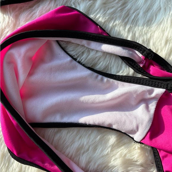 Pink bikini - Picture 5 of 11